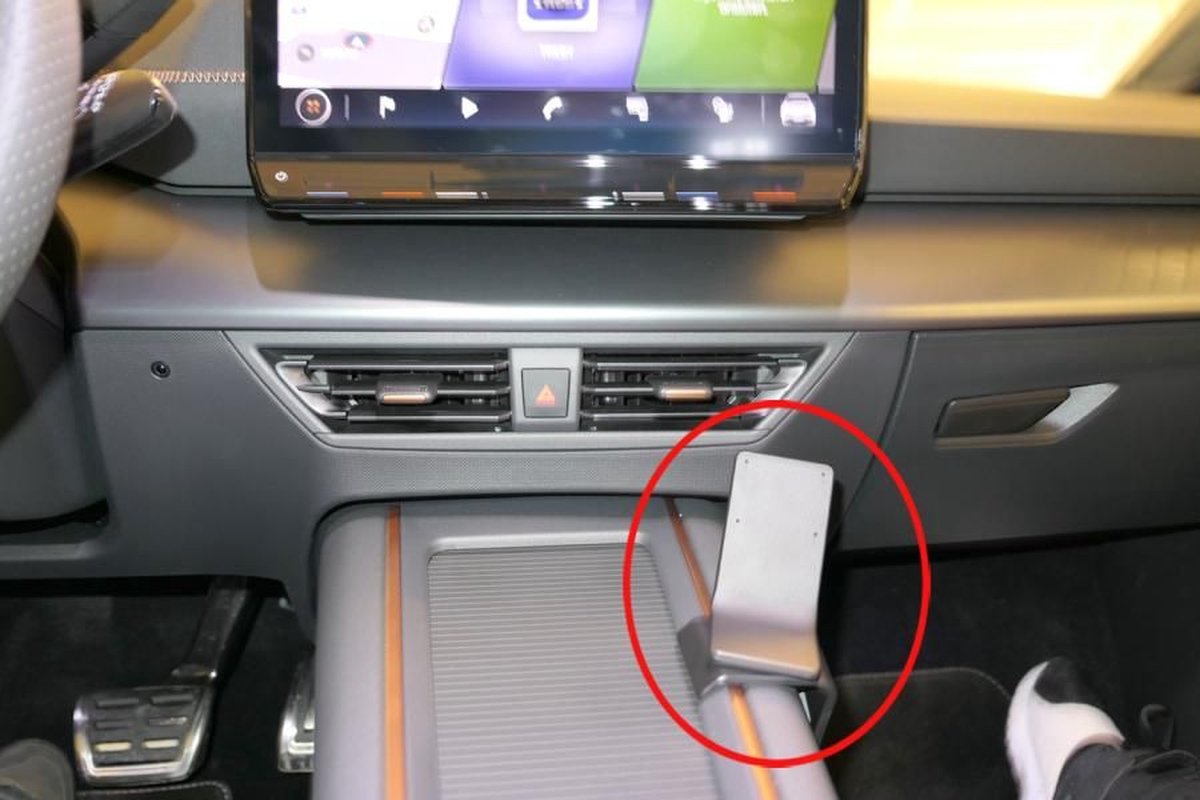 Proclip Seat Born 22-24/ Cupra Born 22- Console mount