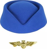 Carnaval verkleed set - stewardessen hoedje - blauw - met een wings broche - dames