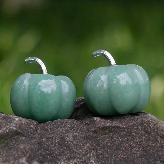 Smaragd-, Saffier- of Toermalijn-groene Kristallen. Edelstenen. Minerale Kristallen in De Natuurlijke Omgeving. Kostbare Steen Stock Afbeelding - Afbeelding van fossielen, kristallen: 164347125