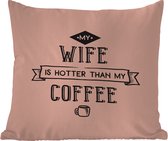 Buitenkussen Weerbestendig - Liefde - Quotes - Spreuken - My wife is hotter than my coffee - 50x50 cm