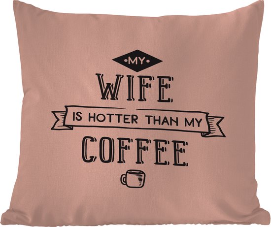 Buitenkussen Weerbestendig - Liefde - Quotes - Spreuken - My wife is hotter than my coffee - 50x50 cm