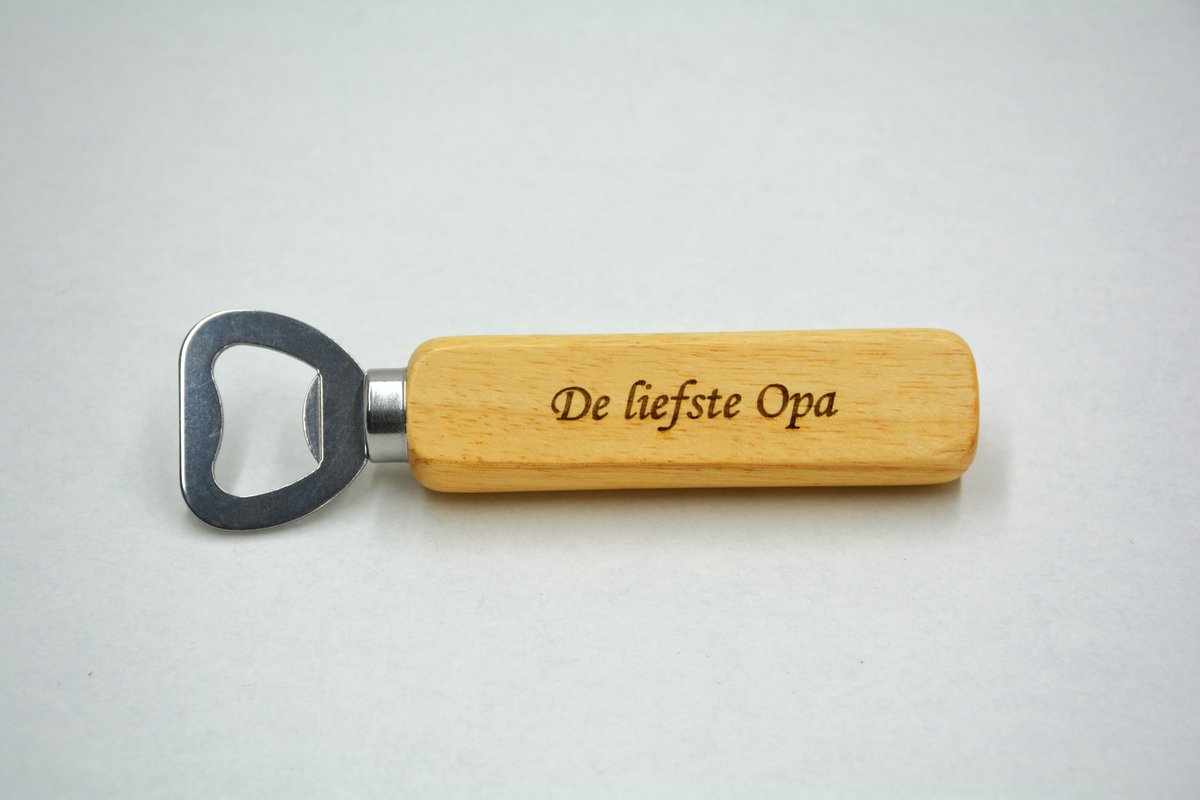 Houten flesopener - Bieropener - met tekst De liefste Opa gegraveerd
