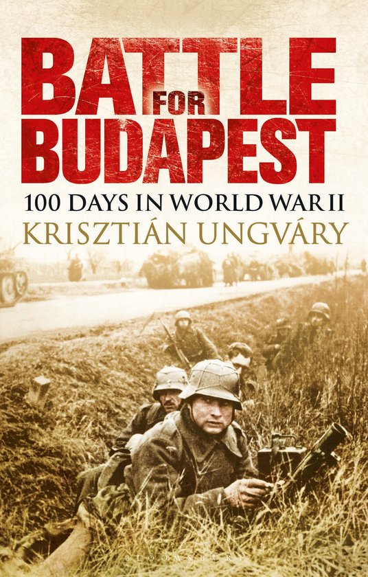 Boekomslag 'Battle for Budapest 100 Days in World War II' van Krisztián Ungváry. Soldaat in de loopgraven op de voorgrond.
