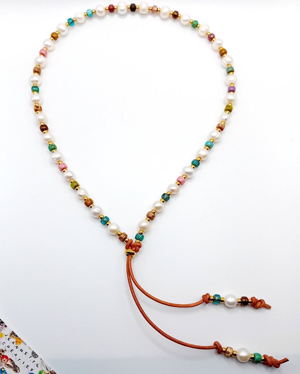 Jeannette-Creatief® - Parelketting - Zoetwaterparels - Ketting Leer Zoetwaterparels Colormix Matubo Beads RVS Gouden kralen en RVS Gouden Schuifknoop - Ketting - Zoetwaterparelketting - Boloketting - Lariatketting - Y-ketting - Moederdag