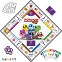 Het Monopoly Junior speelbord met speelstukken, geld en kaarten.