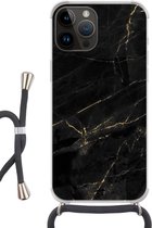Geschikt voorApple Iphone 14 Pro Max - Crossbody Case - Marmer print look - Luxe - Zwart - Goud - Siliconen - Crossbody - Backcover met Koord - Telefoonhoesje met koord - Hoesje met touw