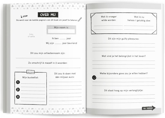 Open vriendenboek met pagina's 'Over mij' en vragen over iemands leven en voorkeuren.