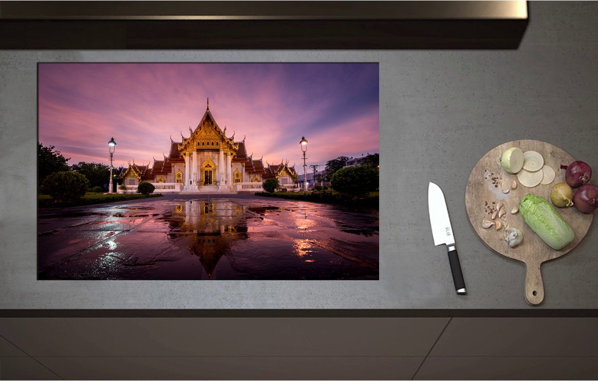 Inductieplaat Beschermer - Boeddhistische Wat Benchamabophit Tempel met Gouden Details in Bangkok, Thailand - 85x55 cm - 2 mm Dik - Inductie Beschermer - Bescherming Inductiekookplaat - Kookplaat Beschermer van Zwart Vinyl