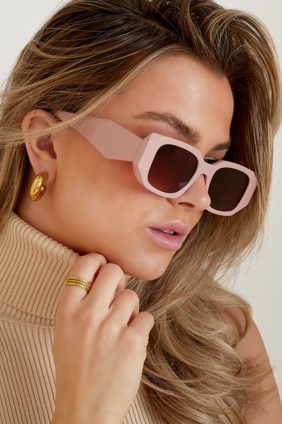 Look a like zonnebril met hoekjes - zwart / roze van Cuties and Pals — afbeelding 5