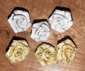 6 roosjes stof zilver en goud - gouden en zilveren rozen klein - bloem roos - glitter - feest decoratie - 15mm
