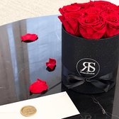 Flowerbox Longlife Gigi rood - Ruim assortiment aan Luxe & Handgemaakte cadeaus - Verras op een speciale manier - 2 jaar houdbare rozen!