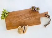 Serveerplank met Skyline van Groningen | Gegraveerde houten snijplank, hapjesplank, borrelplank met handvat | Cadeau, geschenk