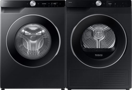 Zwarte Samsung wasmachine en droger naast elkaar, beide met ronde deuren en digitale displays.