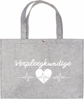 Vilten Tas Verpleegkundige - Waardering Verpleegkundige - Licht Grijze Vilten Tas A3 - Vilten Shopper - Cadeau Vilten Tas