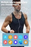 Man in sportkleding met een rode smartwatch, met iconen voor diverse sporten zoals fietsen, voetbal en hardlopen.