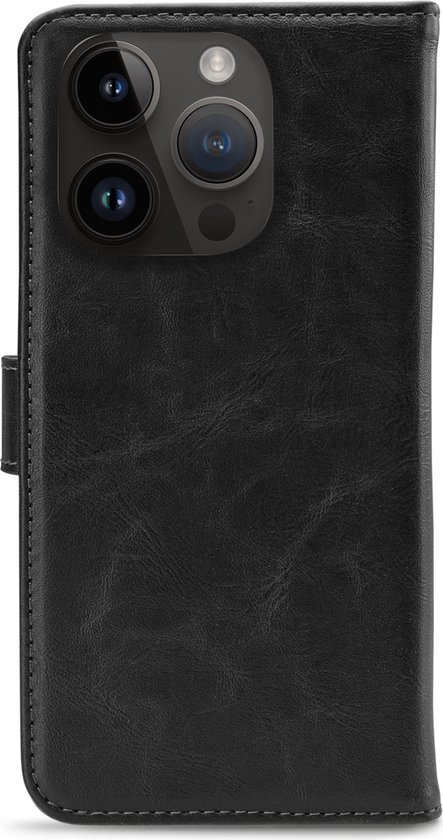 Coque de téléphone My Style noire avec ouverture pour caméra, surpiqûres et fermeture magnétique.
