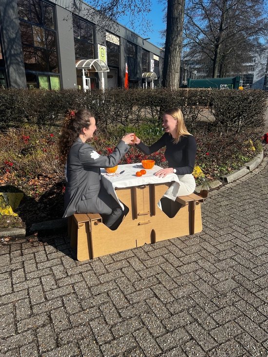 Kartonnen picknicktafel - 120x62x142 cm - 100% recyclebaar - Tekentafel voor kinderen - Kindertafel van karton - KarTent