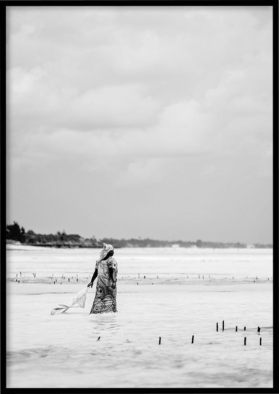Poster Woman in sea zwart-wit - Natuur poster - 30x40 cm - inclusief lijst - WALLLL