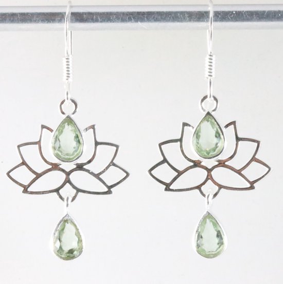 Zilveren lotus oorbellen met groene amethist