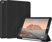 Accezz Tablet Hoes Geschikt voor iPad 6 (2018) 9.7 inch / iPad 5 (2017) 9.7 inch - Accezz Smart Silicone Bookcase - Zwart