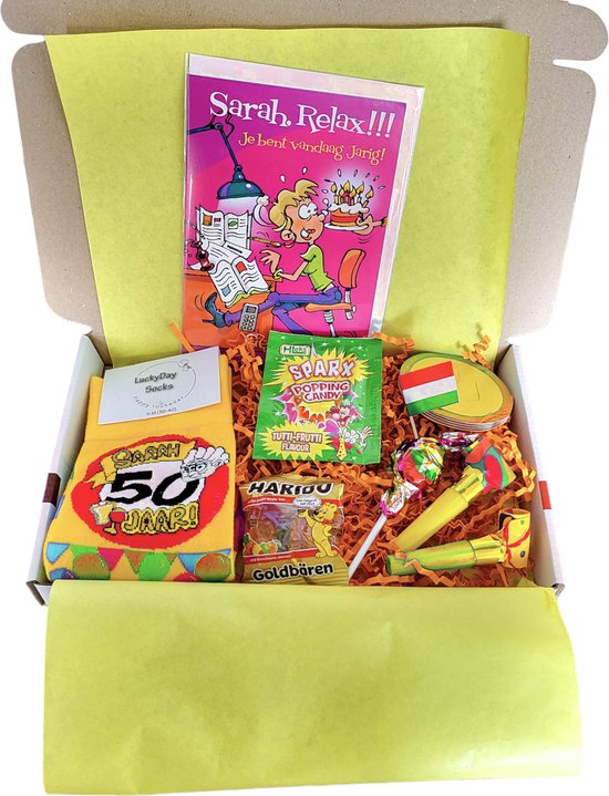 Cadeau box – Sarah – 50 Jaar - Verrassings Pakket – Gift box – Grappig - Cadeau voor vrouw man – Kado – Sokken - Verjaardag cadeau – 50 jarig feest – Geschenkdoos – Maat 36-40