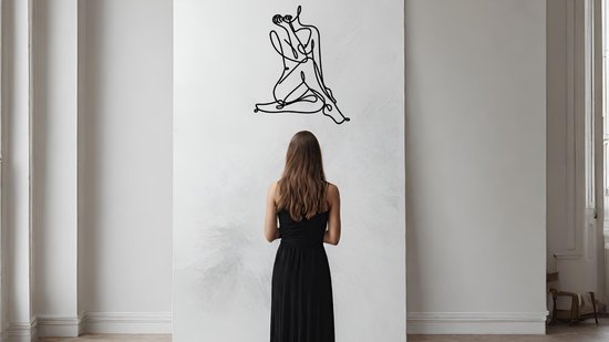 Vrouw15 - Silhouette - Metaalkunst - Zwart - 90 cm- Line Art Decoratie - Muur Decoratie- Cadeau voor Vrouw- Inclusief ophangsysteem
