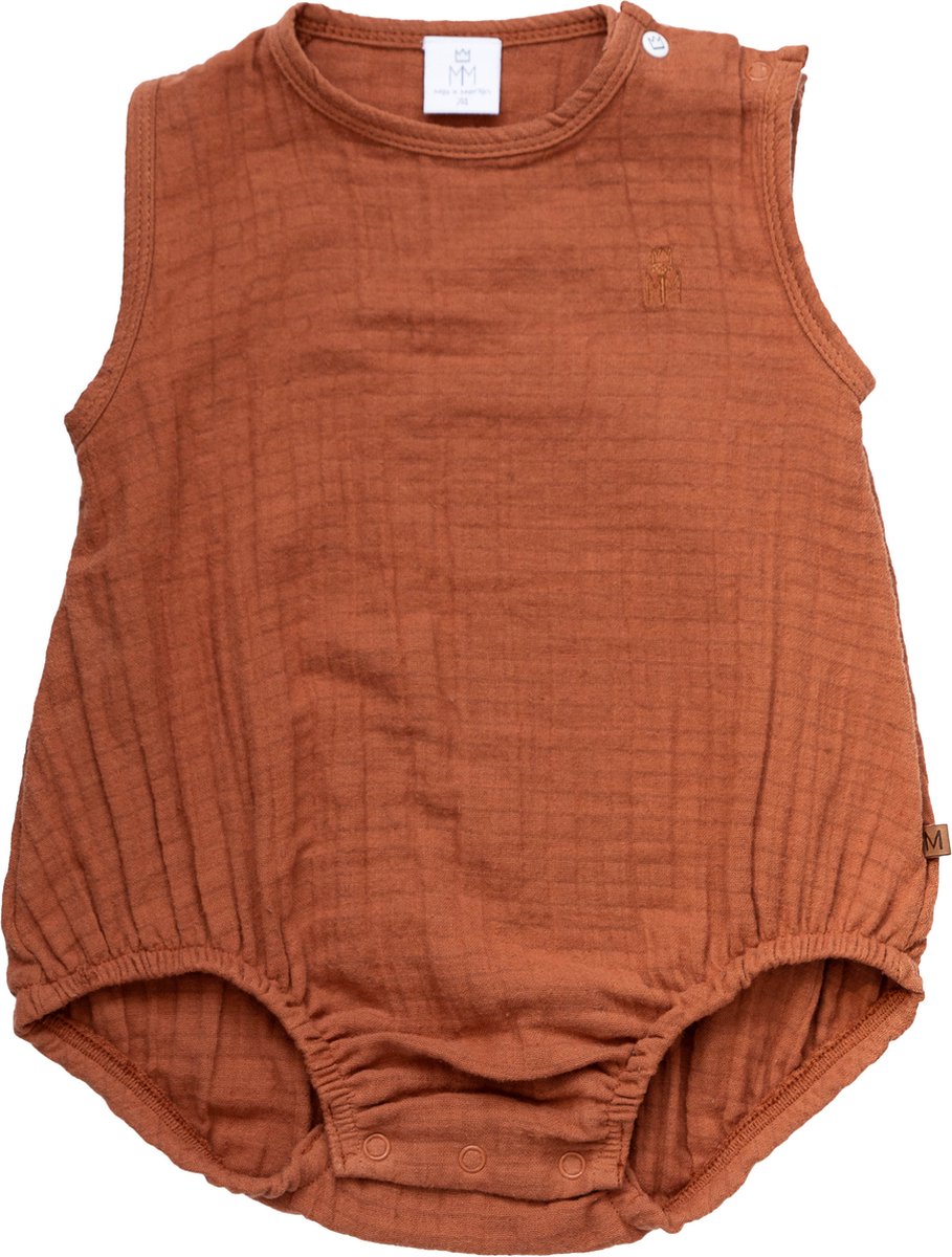 MXM Baby Romper crepe- Camel- Katoen- Mouwloos- Drukknopen- Oker- Maat 56