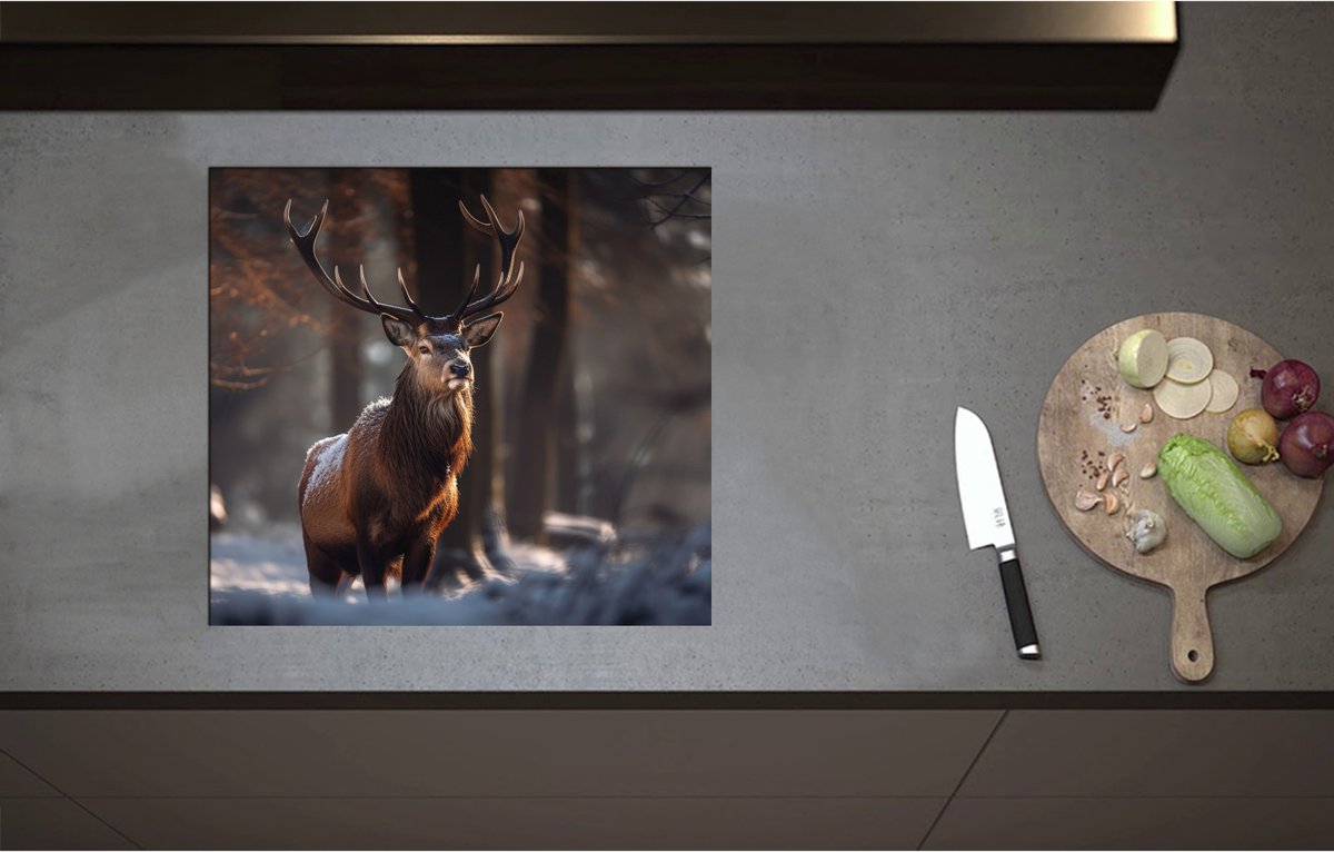 Inductieplaat Beschermer - Besneeuwt hert in een bos in de winter - 57x52 cm - 2 mm Dik - Inductie Beschermer - Bescherming Inductiekookplaat - Kookplaat Beschermer van Wit Vinyl