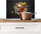 Spatscherm keuken 60x40 cm - Kookplaat achterwand Kruiden - Bord - Peper - Zwart - Lepels - Zilver - Muurbeschermer - Spatwand fornuis - Hoogwaardig aluminium - Alternatief voor spatscherm glas