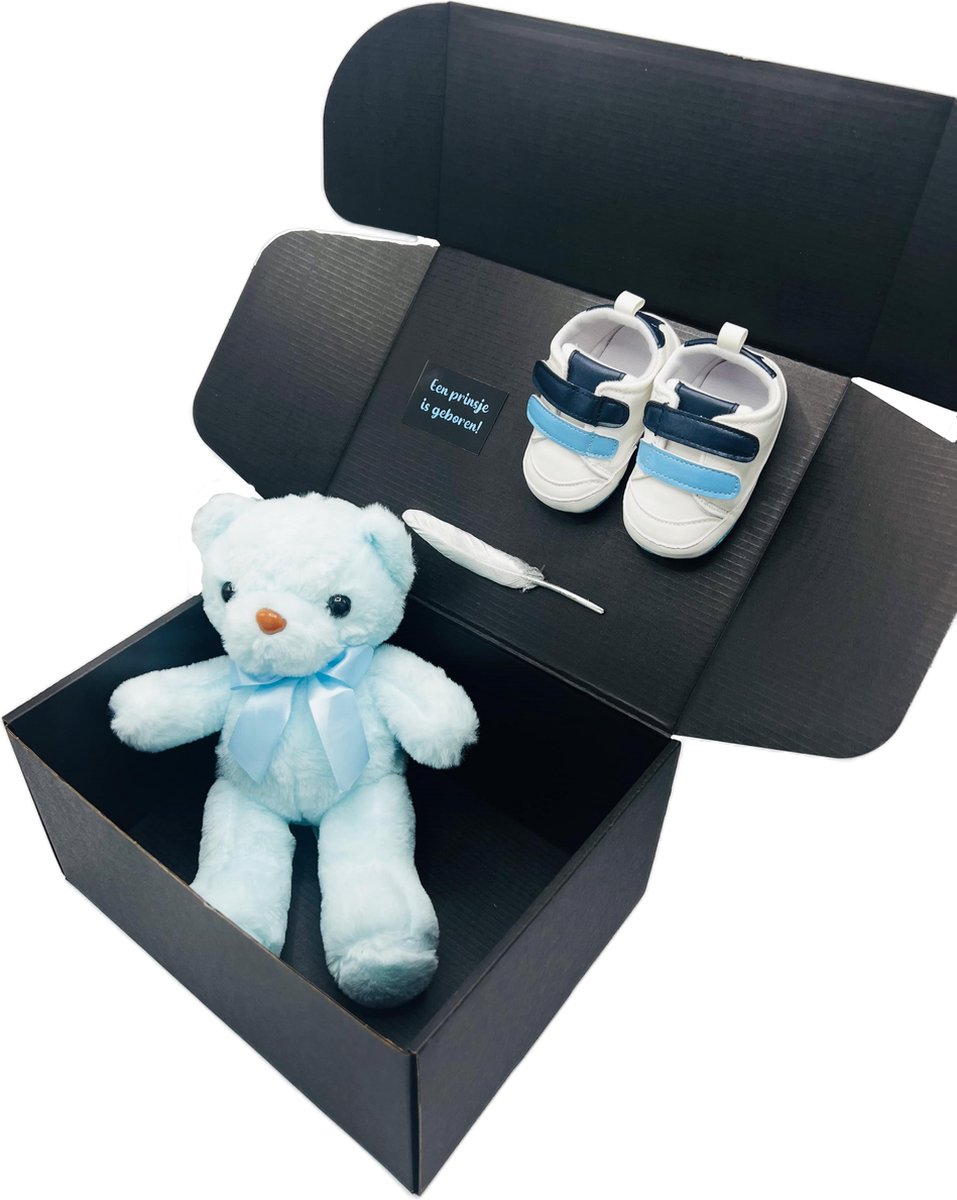 Goedkoopste Kraamcadeau jongen met blauwe teddybeer en eerste babysneakers - kan ook rechtstreeks als cadeau worden verstuurd