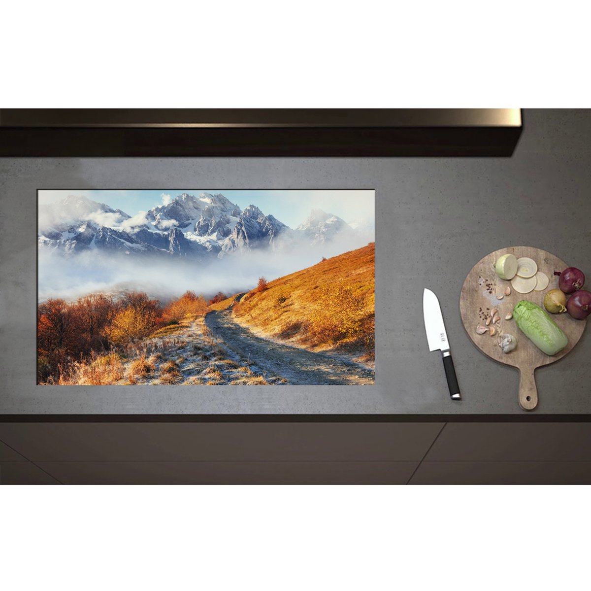 Inductieplaat Beschermer - Bergpad op Berg in de Wolken bij Sneeuwbergen - 85x50 cm - 2 mm Dik - Inductie Beschermer - Bescherming Inductiekookplaat - Kookplaat Beschermer van Zwart Vinyl