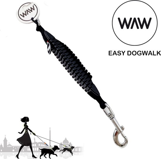 Zwarte WAW easy dog walk riem met metalen clips en ronde badge. Silhouette vrouw met twee honden.