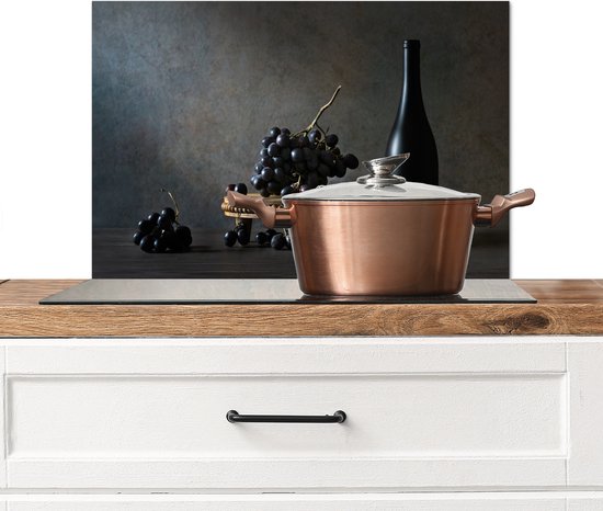 Spatscherm keuken 60x40 cm - Kookplaat achterwand Stilleven - Zwart - Fles - Druiven - Muurbeschermer - Spatwand fornuis - Hoogwaardig aluminium