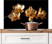Spatscherm keuken 100x65 cm - Kookplaat achterwand Goud - Orchidee - Bloemen - Zwart - Muurbeschermer - Spatwand fornuis - Hoogwaardig aluminium