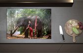 Inductieplaat Beschermer - Aziatische Vrouw bij Olifant in het Bos - 80x55 cm - 2 mm Dik - Inductie Beschermer - Bescherming Inductiekookplaat - Kookplaat Beschermer van Wit Vinyl