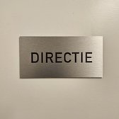 Deurbordje "Directie" | 20 x 10 cm | Geborsteld aluminium | Dikte: 3 mm | Wegwijs | Directeur | Directrice | Zaakvoerder | Bestuur | Deur | De grote baas | 1 stuk