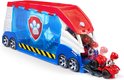 De PAW Patrol Launch & Rescue Patroller wordt getoond met een rood voertuig dat uit de achterkant wordt gelanceerd.