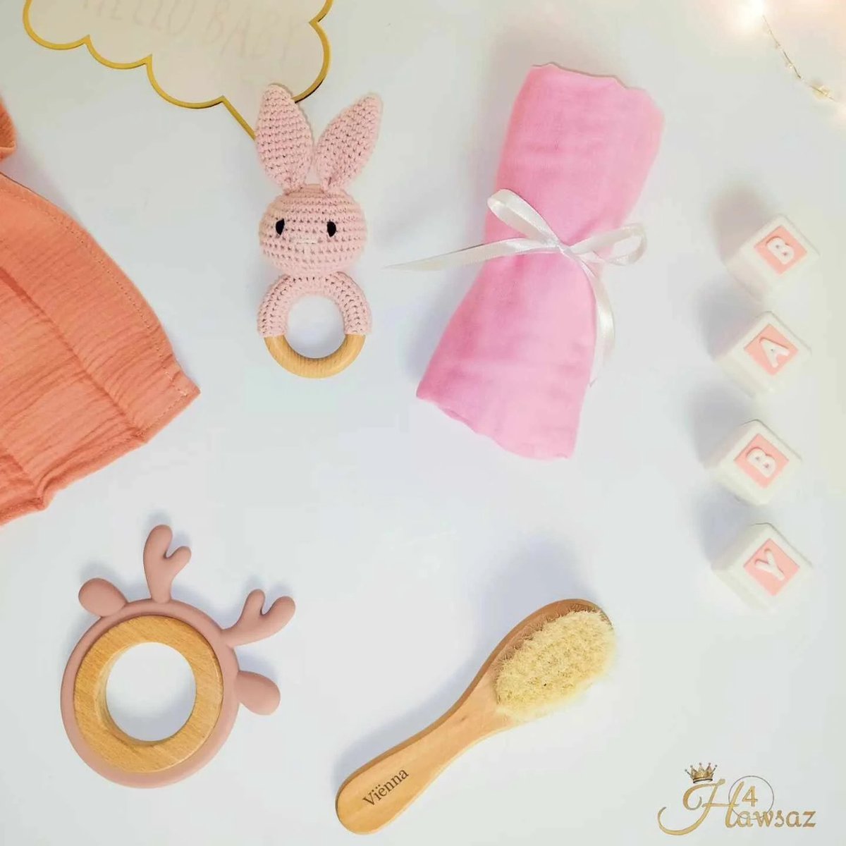 Goedkoopste Baby cadeau 5 stuks - Hawsaz.nl cadeau - Gepersonaliseerde kraamcadeau voor jongens en meisjes - Rammelaar - Bijtring - Knuffeldoekje - Houten borstel met naam - Kraamcadeaus - Babygifts - Geboorte cadeau - Cadeau met naam - Unisex - Babypakket