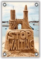 Tuinposter “Stop Waiting” Zandkasteel 40x60cm- Foto op Tuinposter (wanddecoratie voor buiten en binnen)
