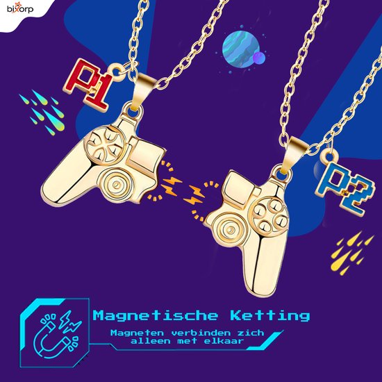Twee gouden kettingen met gamecontroller hangers, verbonden door een magnetische lijn. 'P1' en 'P2' bedels.