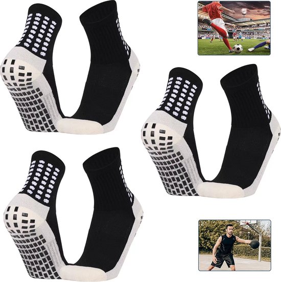 Drie paar zwarte sportsokken met witte anti-slip noppen op de zool en hiel.