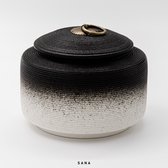 Haiiro urn (L) - zwart/wit - 660ML - hoogwaardig keramiek - SANA - moderne urn - moderne urn - crematie urn - as urn - huisdieren urn - urn hond - urn kat - familie urn - urn voor as volwassen - urne - urne hond - urnen - urne volwassenen – mini urn