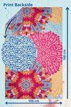 Strandlaken met kleurrijke mandala print op de voor- en achterkant. Afmetingen 100x160 cm. Achterkant met blauwe golven print.