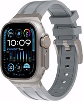 Strap-it luxe liquid siliconen bandje geschikt voor de Apple Watch 1/2/3/4/5/6/7/8/9/SE/Ultra (2) in de maat 42 mm 44 mm 45 mm 49 mm - luxe rubberen iWatch sport bandje met titanium aansluiting (grijs met titanium)