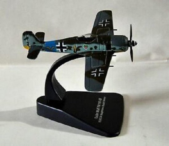 OXFORD DIECAST, FOCKE Wulf FW190D-9 - Airfield 1945 - 600150 JG-4 – Frankfurr