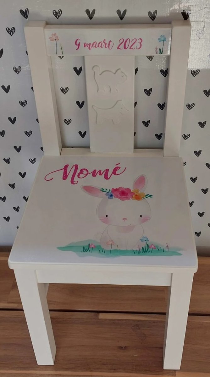 Stoeltje met naam en Schattig konijntje