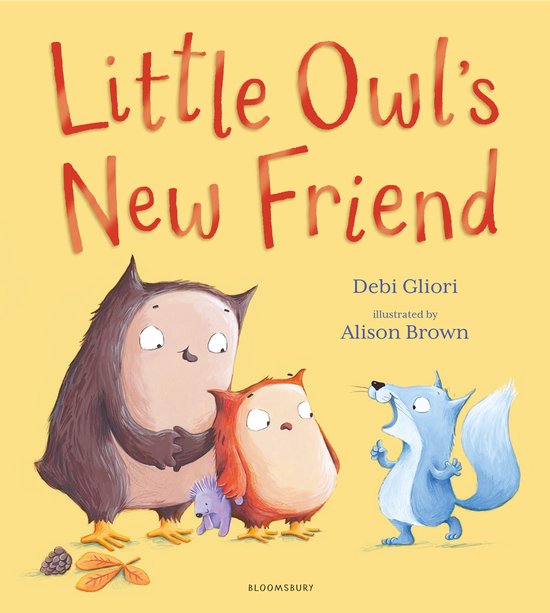 Couverture de livre "Little Owl's New Friend". Un grand hibou brun, un petit hibou orange et un petit renard bleu à queue touffue sur fond jaune.