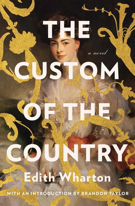 Boekomslag van "The Custom of the Country" met een schilderij van een vrouw in een witte jurk, omringd door gouden ornamenten. Titel en auteursnaam in witte letters.