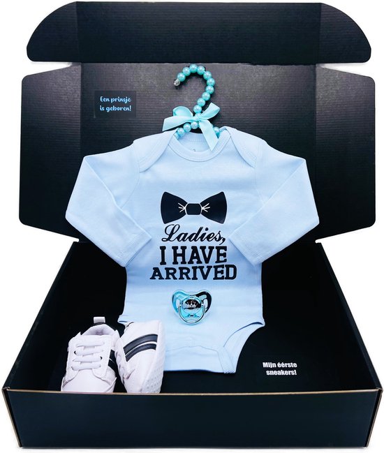 kraamcadeau jongen - kraamkado jongen - blauwe romper - ladies i have arrived - babysneakers - babyshower - babyboy - geboortekado - geboortegeschenk - babyshower cadeau - kraampakket - rechtstreeks opsturen met boodschap mogelijk van MikoCrafts — afbeelding 2