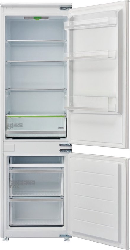 Open Midea inbouw koel-vriescombinatie met twee deuren, binnenverlichting, een verse lade en twee diepvriesladen.